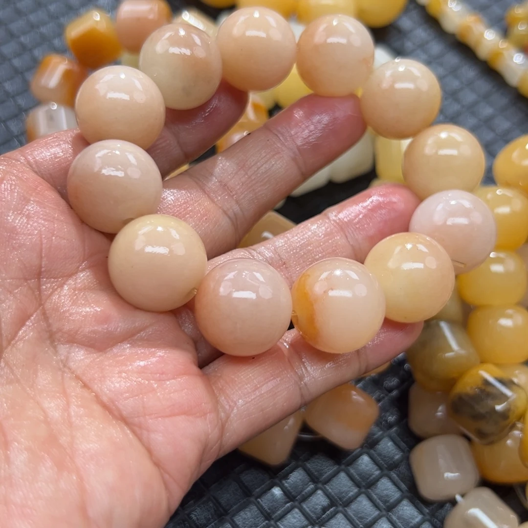 石英质玉未镶嵌颈饰