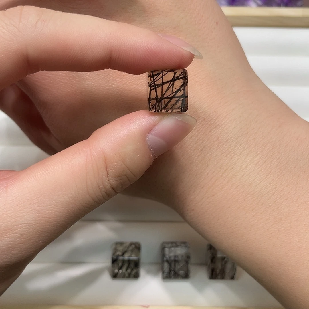 水晶珠宝半成品未镶嵌依*打孔，不退不换