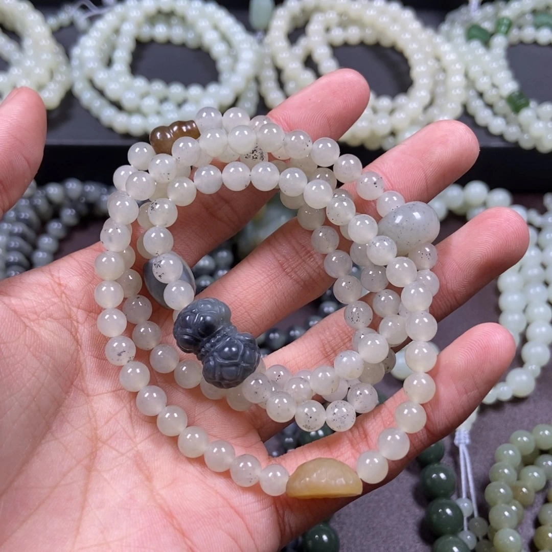 和田玉未镶嵌把件