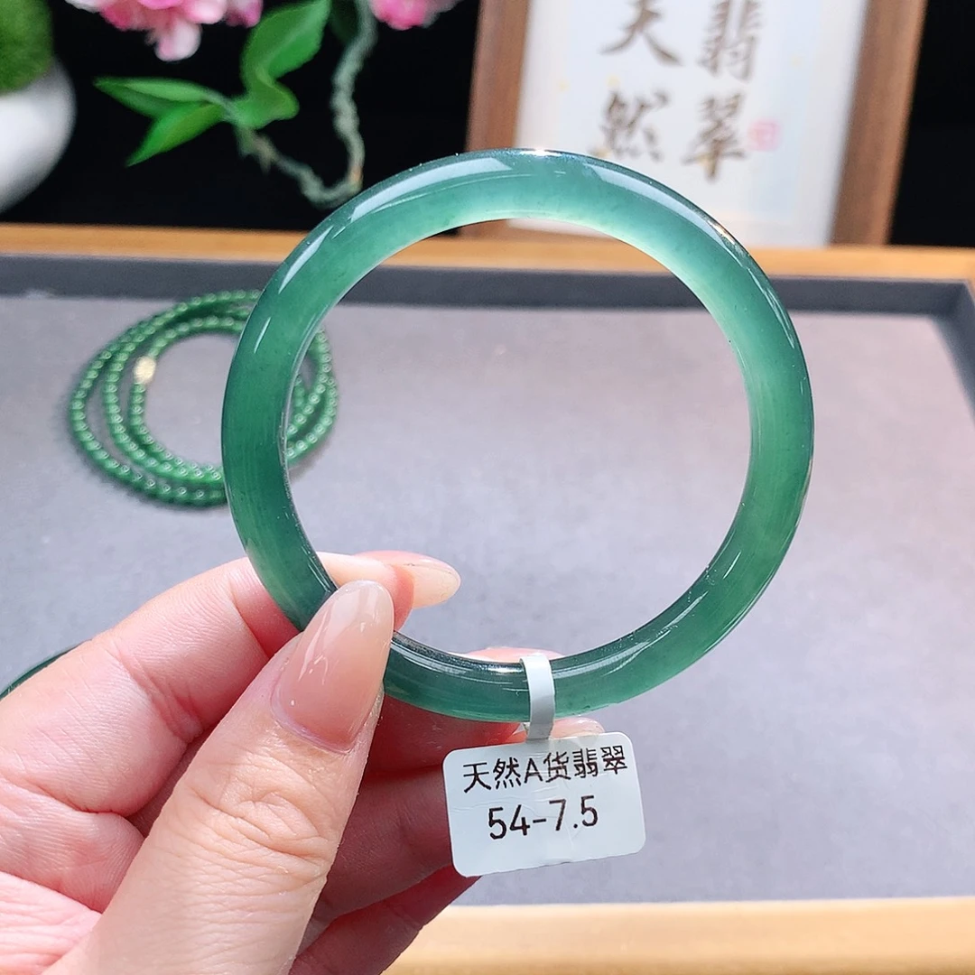 未镶嵌手镯（圆镯）翡翠