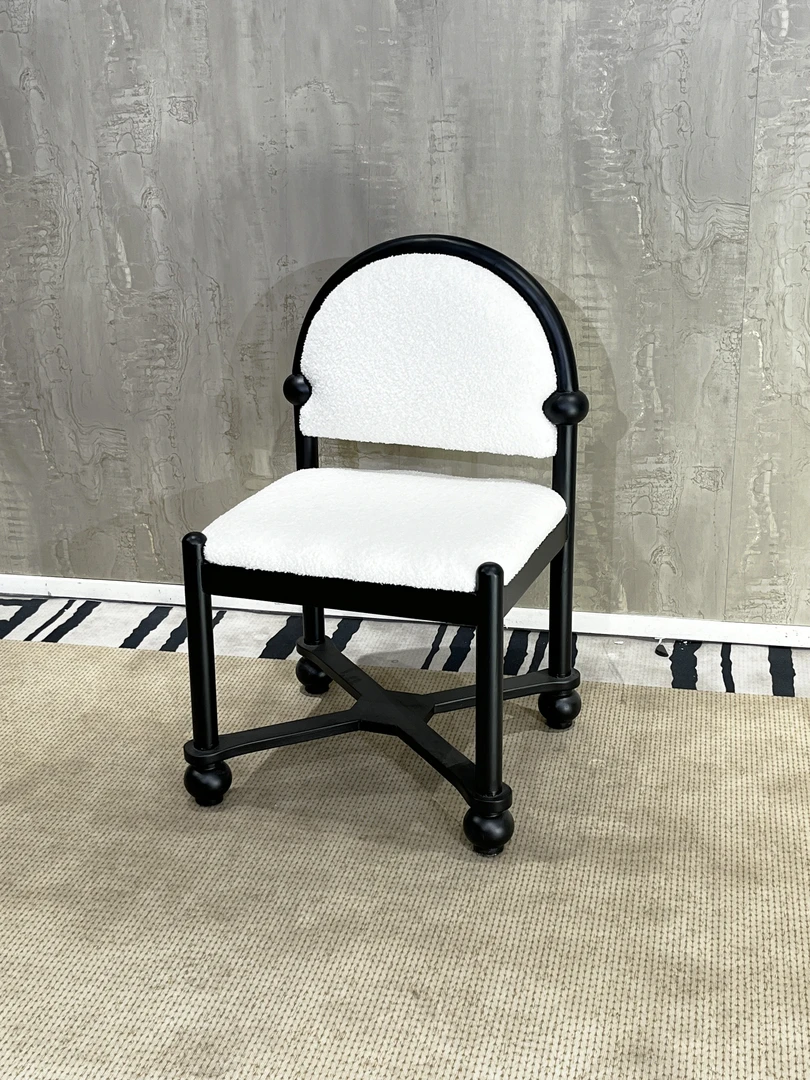 设计师复古风餐椅小户型奶油风全实木餐桌椅中古风化妆椅佛山餐椅