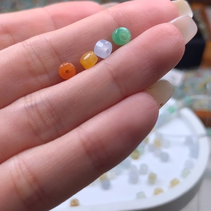 翡翠散珠?**ル小桶珠一手4个 1个有包容