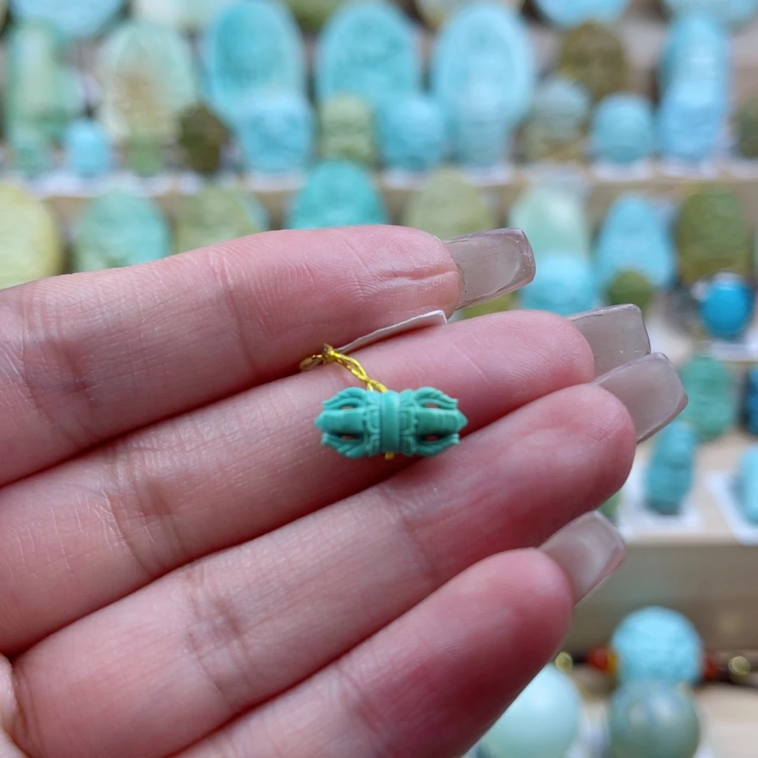 绿松石未镶嵌珠宝奇石