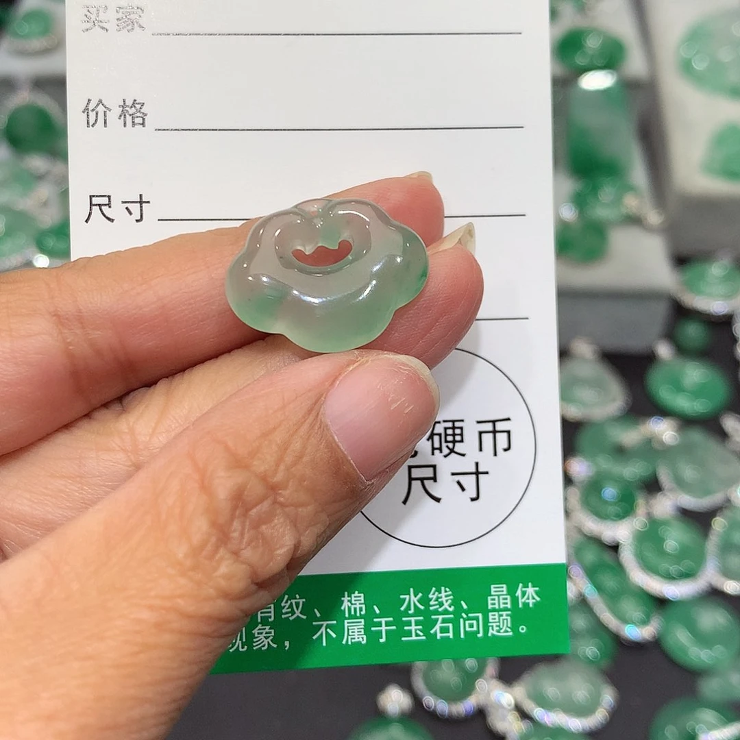 颈饰未镶嵌石英质玉（非洲翠）