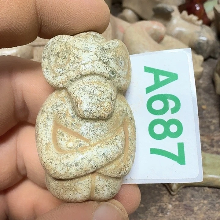 蛇纹石玉颈饰未镶嵌