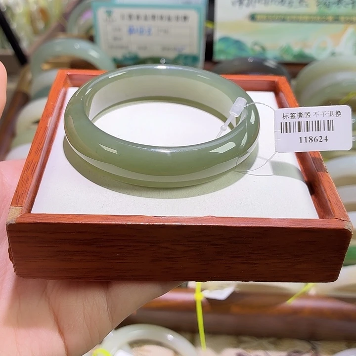 未镶嵌手镯和田玉湖水绿54 55 链接17