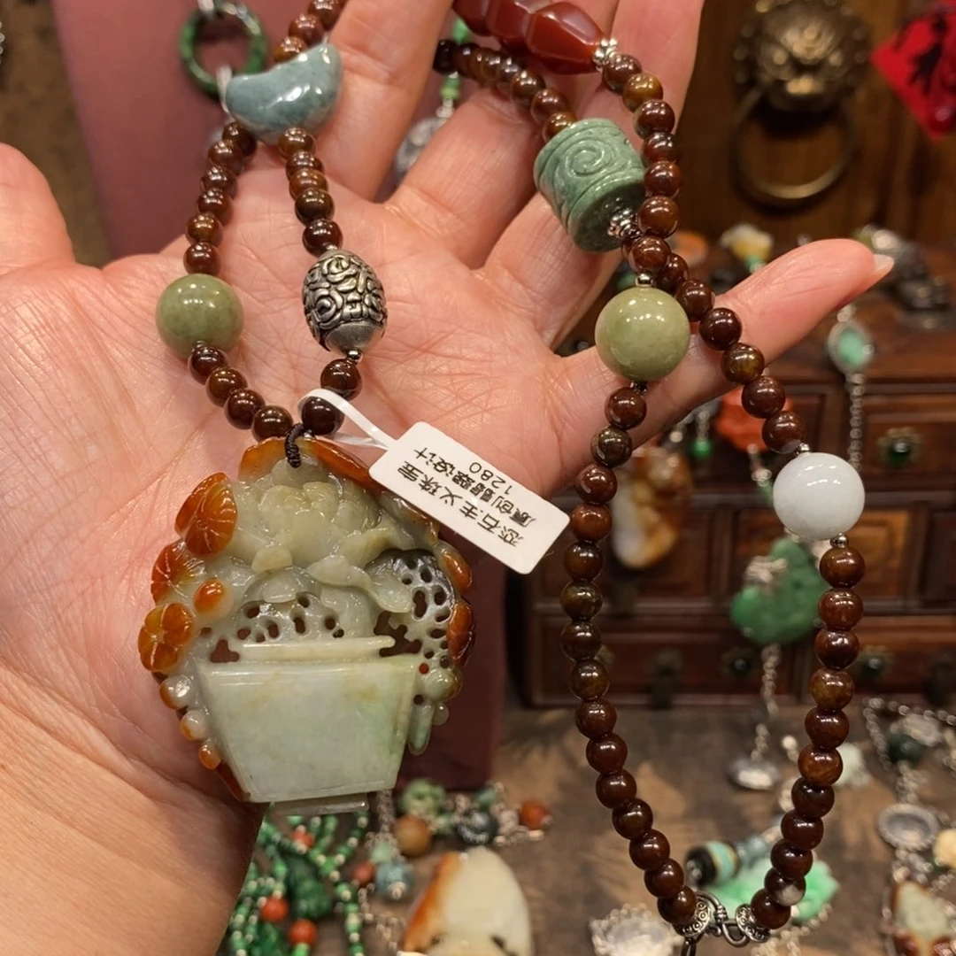 翡翠吊坠(赠链)未镶嵌