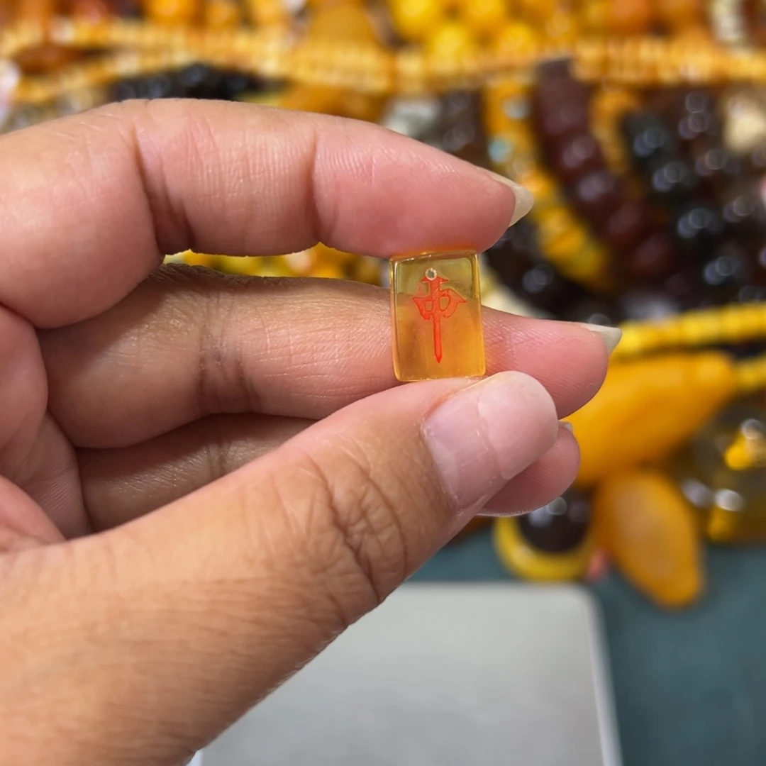 未镶嵌琥珀珠宝奇石455