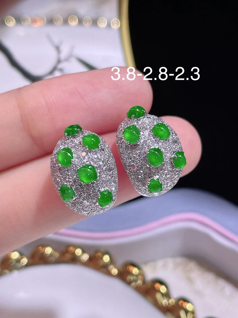 翠翠笙 天然缅甸翡翠A货 满绿蛋面耳钉 18k金镶嵌钻石  细腻水灵