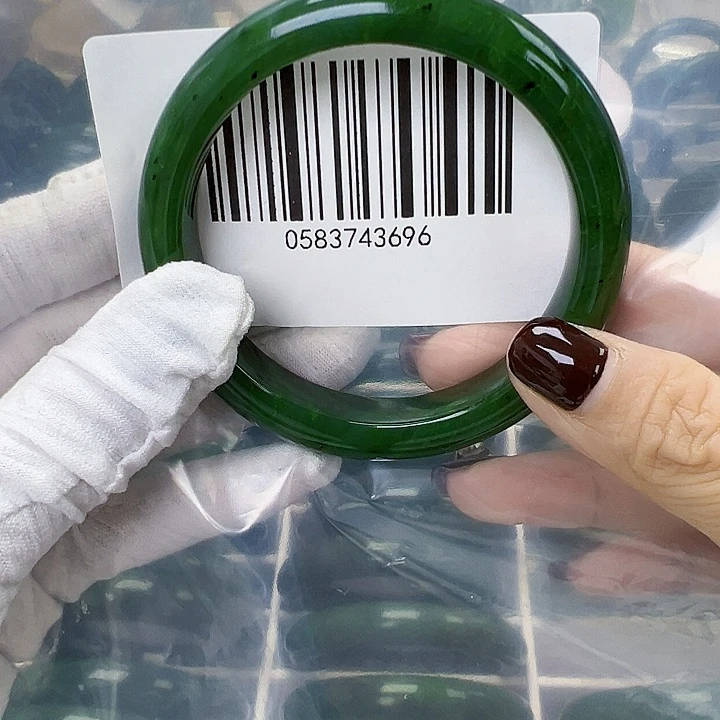 和田玉未镶嵌手镯包容60