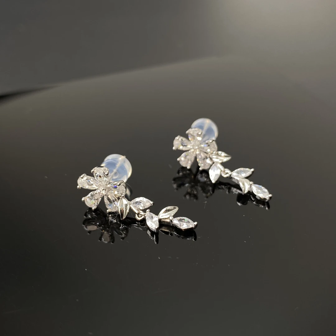 925银合成锆石耳饰 S925银爆闪流苏耳环