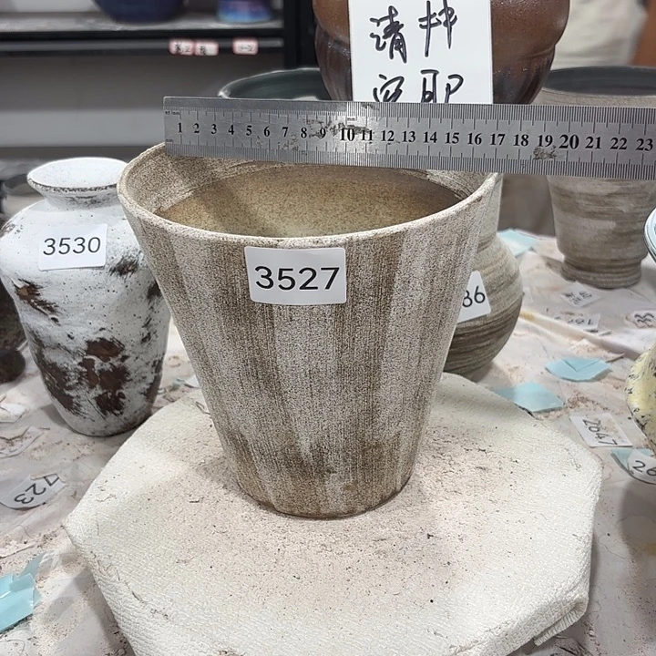 摆件高17，口16.5，有孔3527