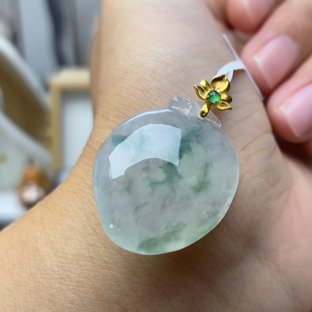 【闪购商品】颈饰18K金镶嵌翡翠28