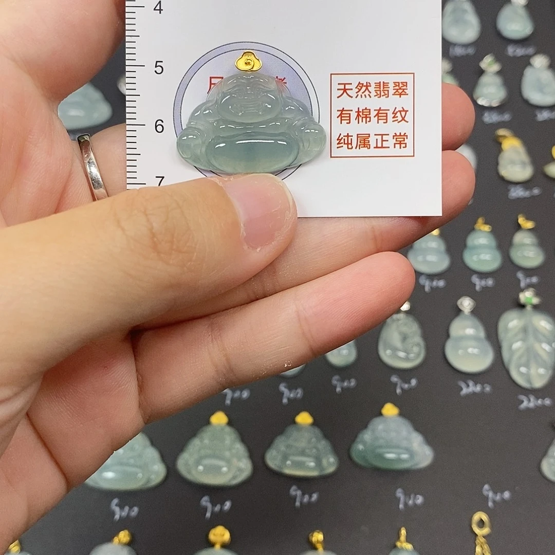 栗****颈饰18K金镶嵌翡翠