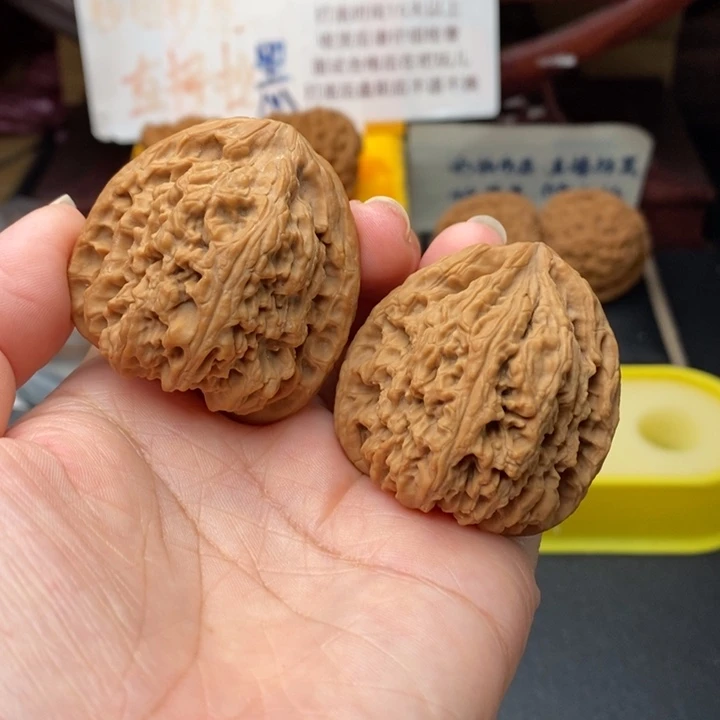 文玩核桃吊坠正三角老将高炮0785