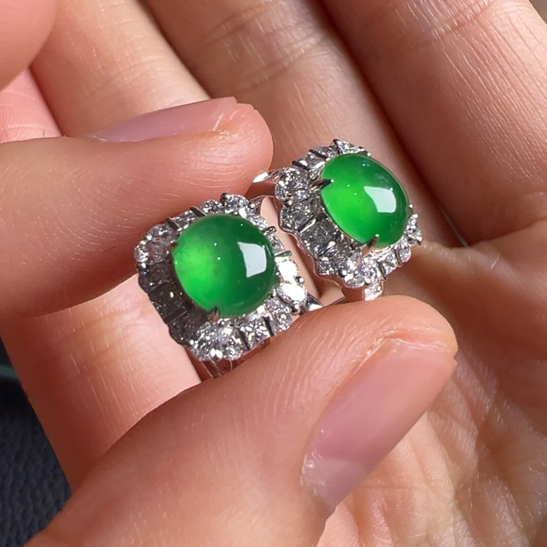 翡翠18K金镶嵌耳饰Y绿蛋面