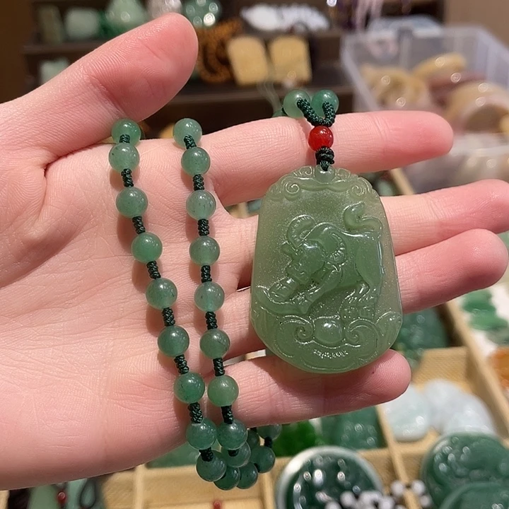 石英质玉未镶嵌颈饰