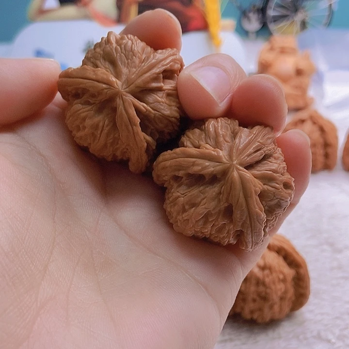 把件文玩核桃那**?三棱