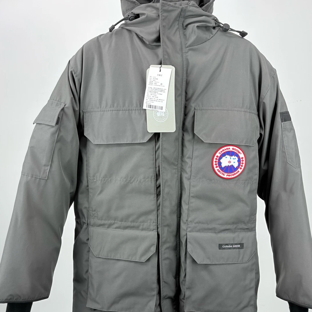 未使用 CANADA GOOSE 加拿大鹅石墨灰远征羽绒服S码 全新13957