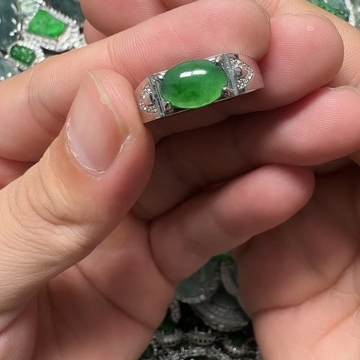 翡翠未镶嵌颈饰天然A货翡翠放漏