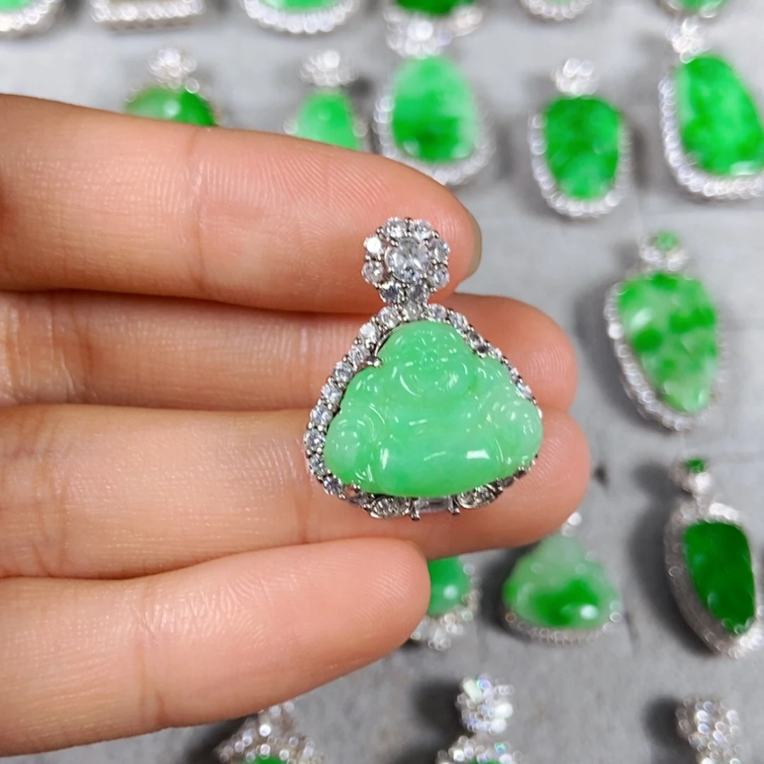 翡翠未镶嵌颈饰佛公