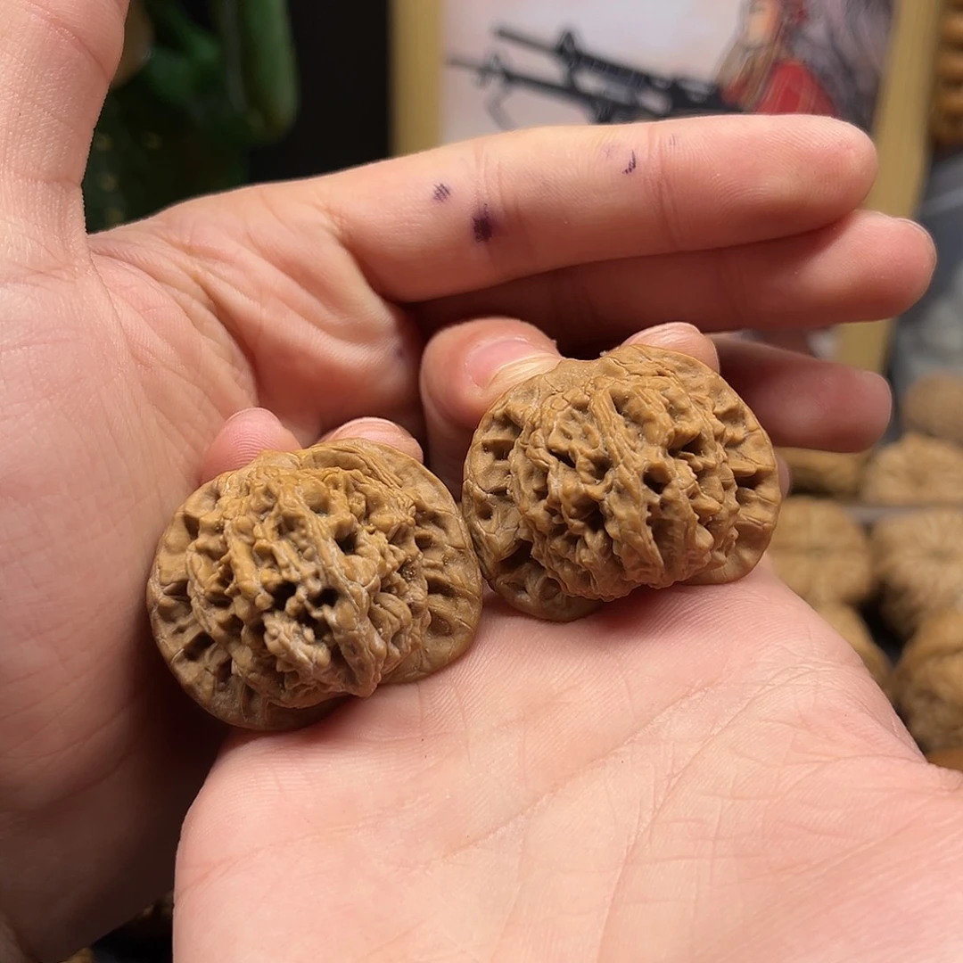 文玩核桃吊坠42全品矮壮虎头