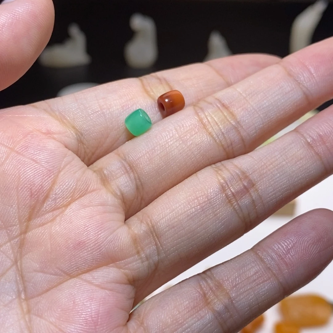 吊坠(不含链)未镶嵌石英质玉（缅黄）两个