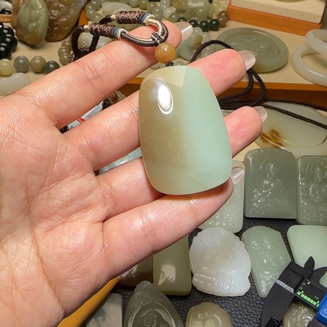 心***动和田玉未镶嵌颈饰