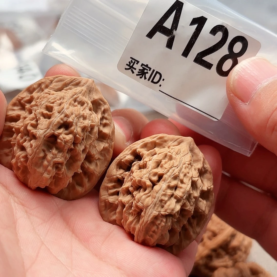 文玩核桃把件霞云岭A128