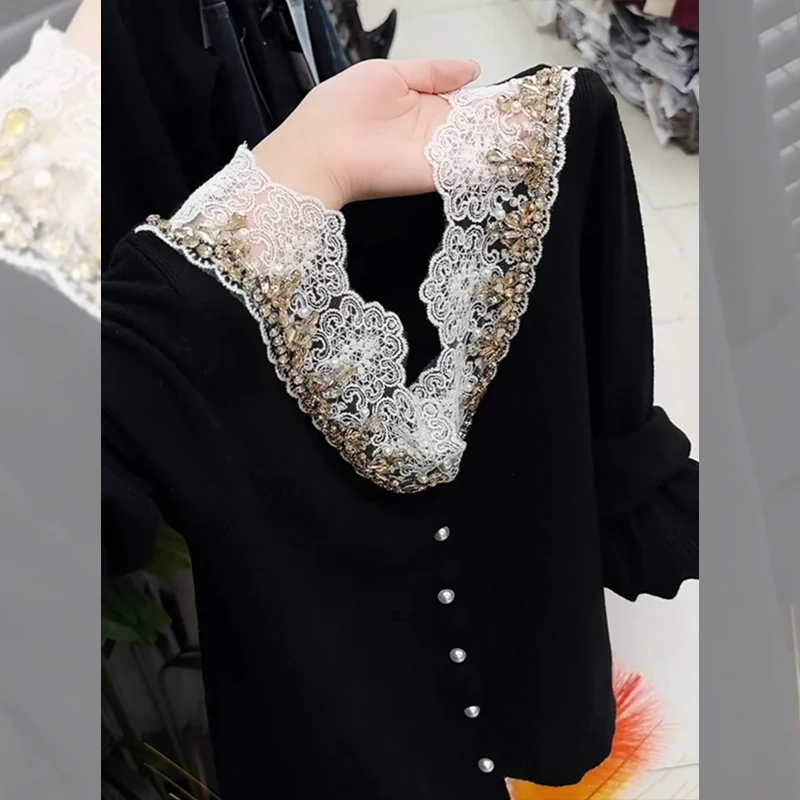 黑色蕾丝拼接别致针织衫女2025秋季新款小众气质轻奢显瘦长袖上衣