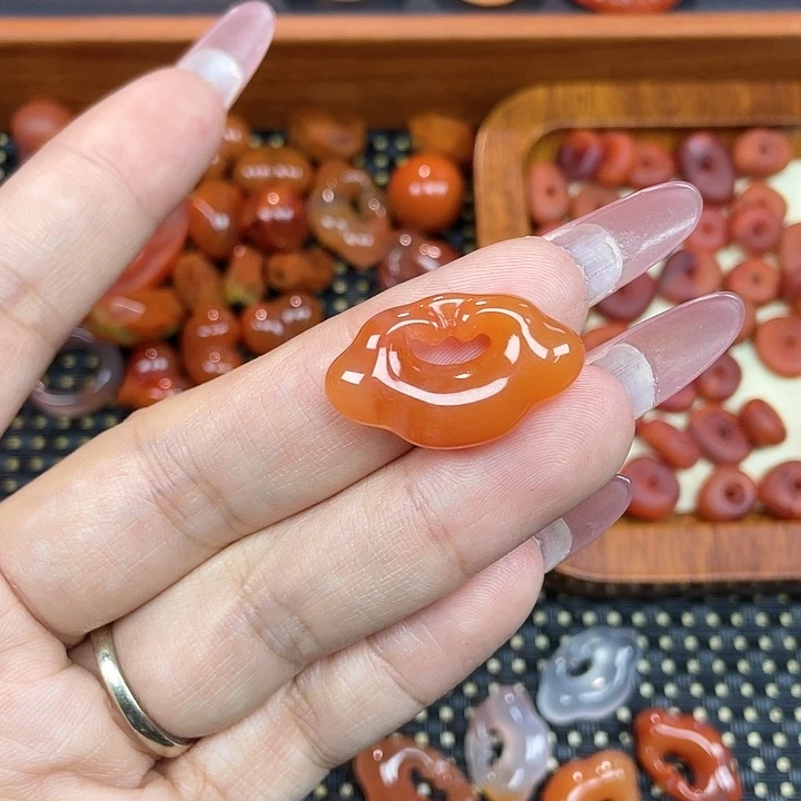 好****南红玛瑙未镶嵌颈饰平安锁