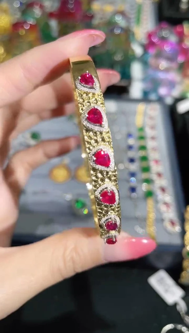 18K金镶嵌天然无烧红宝石手镯