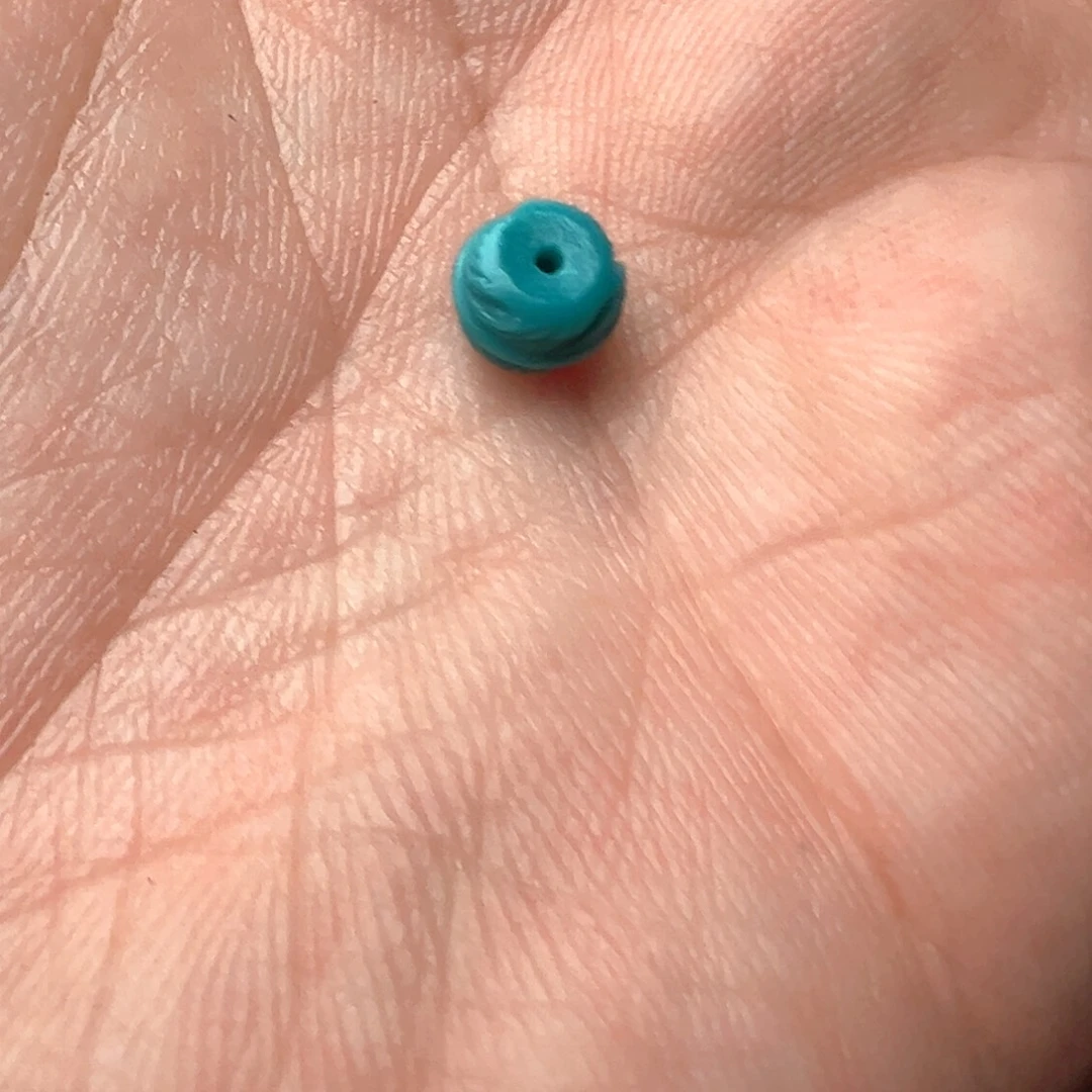 唐***司绿松石未镶嵌颈饰