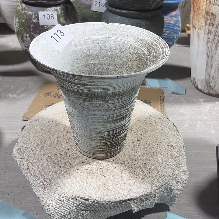 摆件陶高16，外口17.5，瑕疵处理，113，无孔