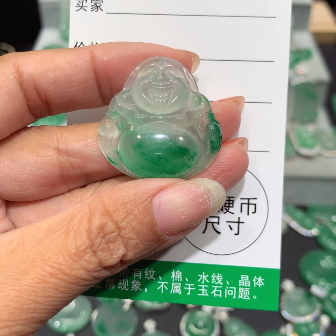 颈饰未镶嵌石英质玉（非洲翠）灵*