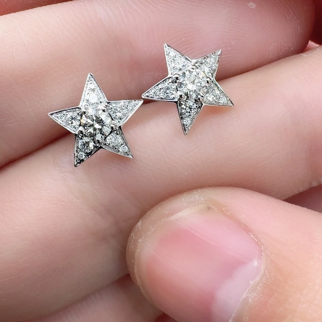 18K金镶嵌耳饰钻石白金大号新版星星耳钉一对60分