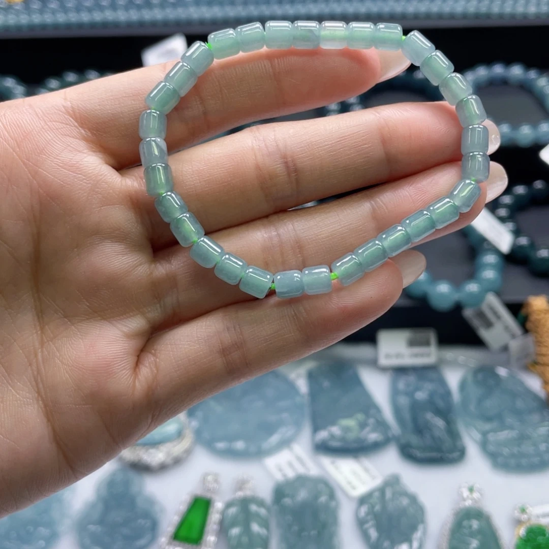 翡翠未镶嵌颈饰卡5