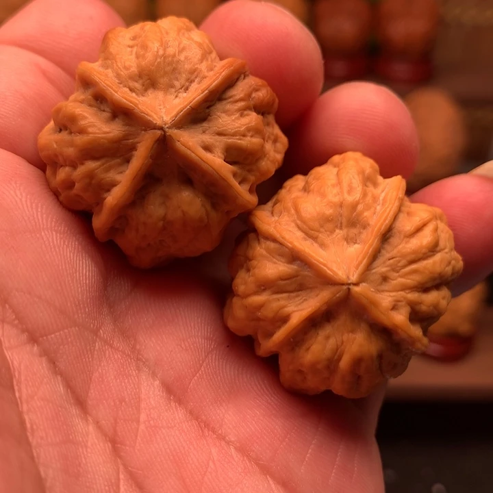 文玩核桃吊坠四棱