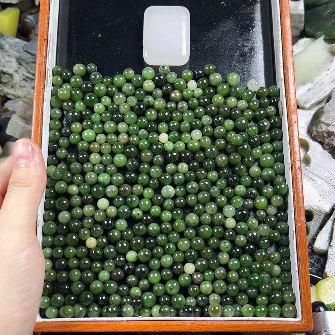 颈饰未镶嵌和田玉（糖玉）