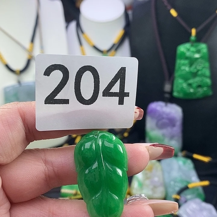 翡翠未镶嵌吊坠(赠链)