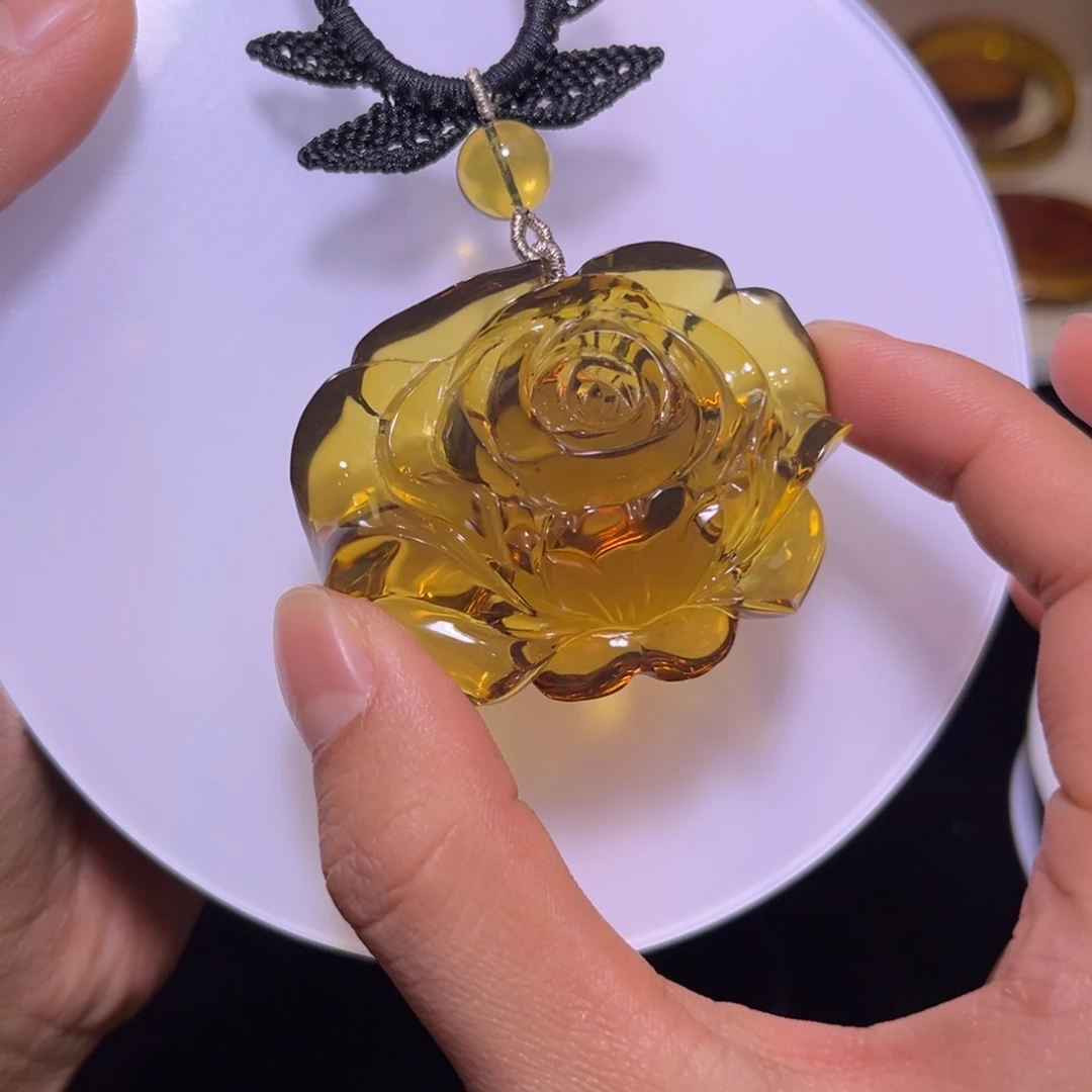 琥珀手镯未镶嵌绿茶牡丹花15.8克