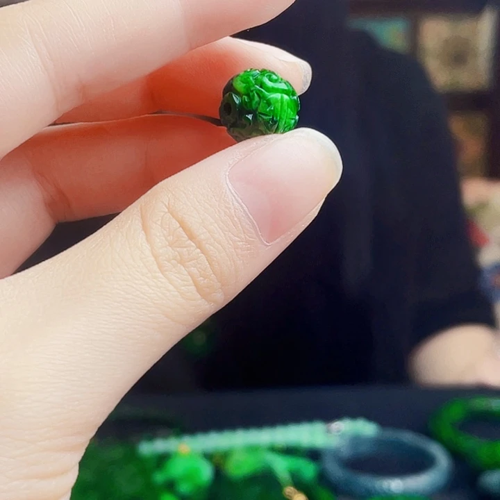 翡翠未镶嵌颈饰多样性