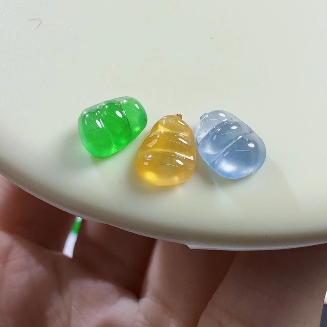 翡翠未镶嵌颈饰豆子