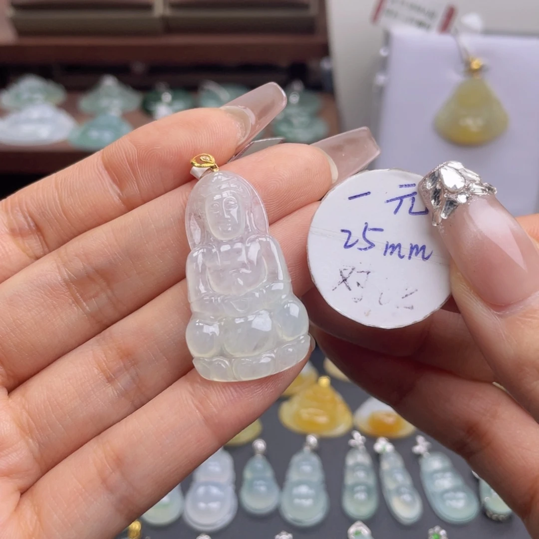 热****颈饰未镶嵌翡翠35×20×4
