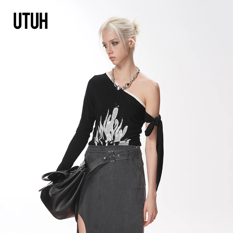 【春上新】UTUH 黑色上衣女 TLWWR1N074