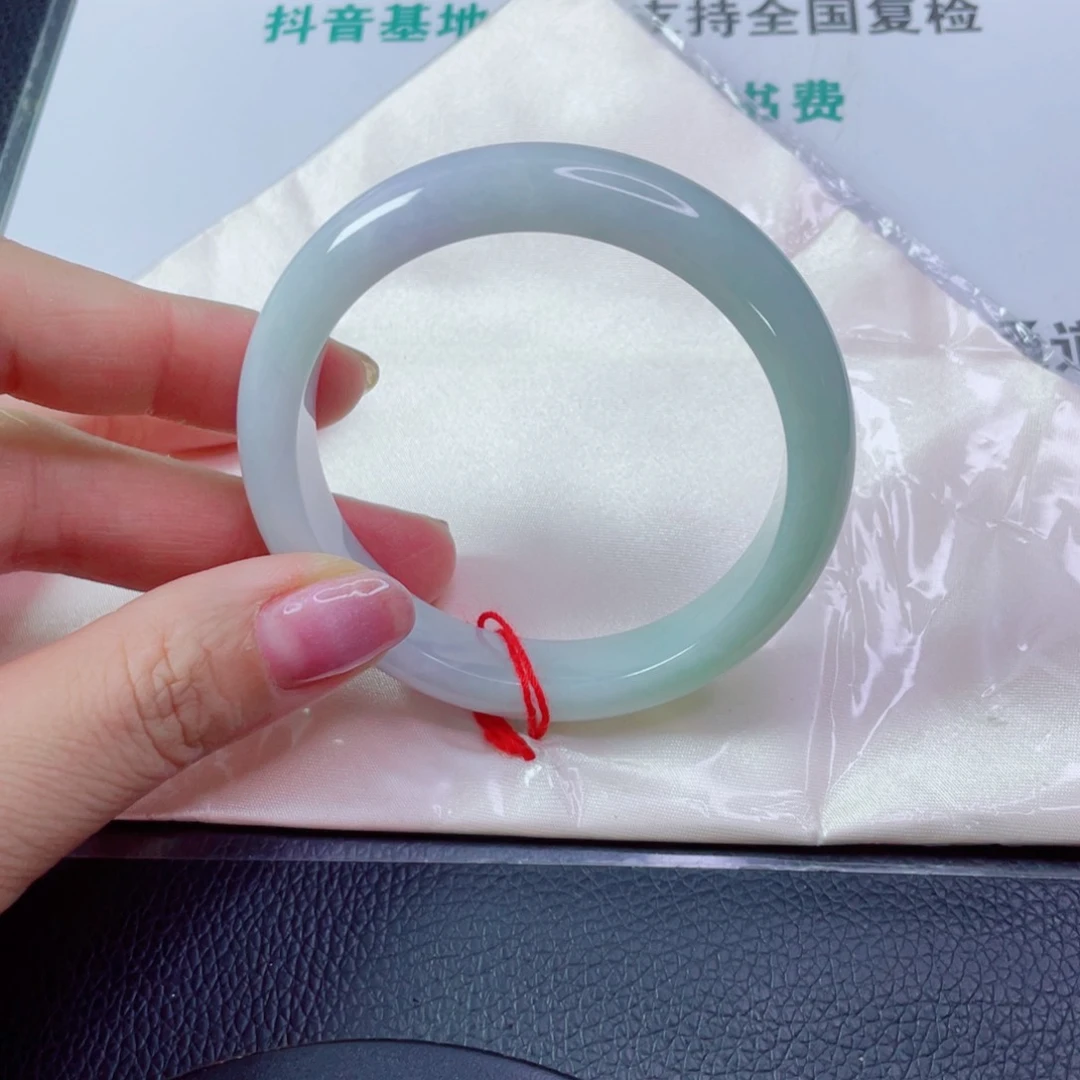 自***羊翡翠手镯未镶嵌天然