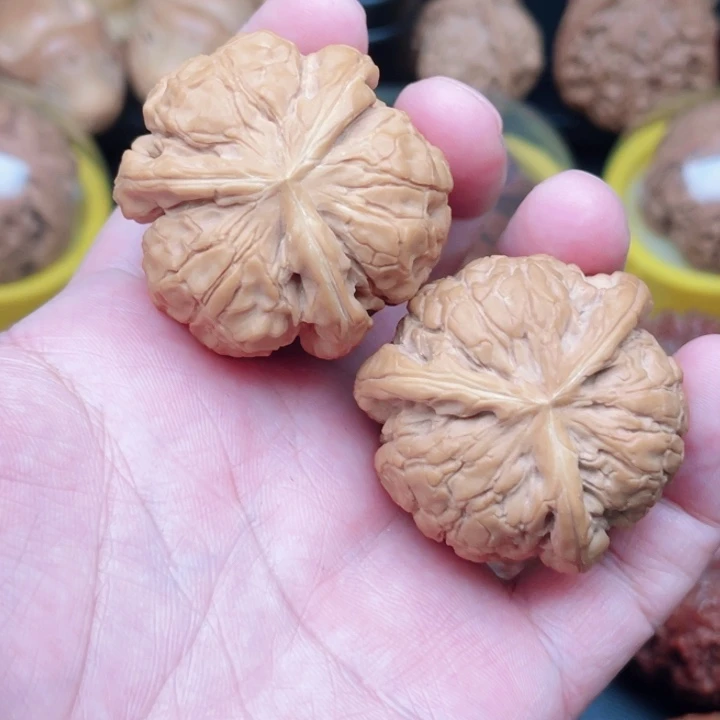 文玩核桃把件甲骨文三棱奔41×41×40