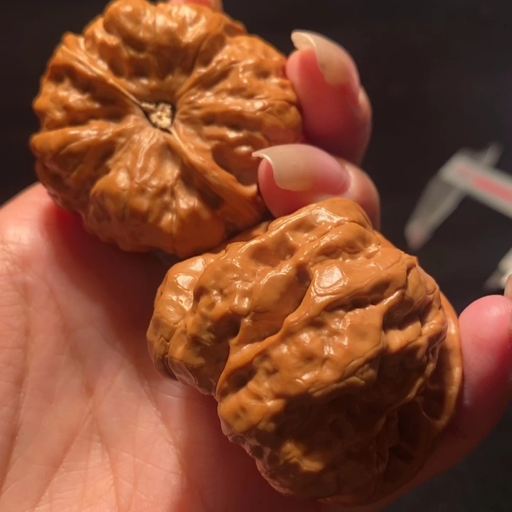 吊坠文玩核桃鹏**…