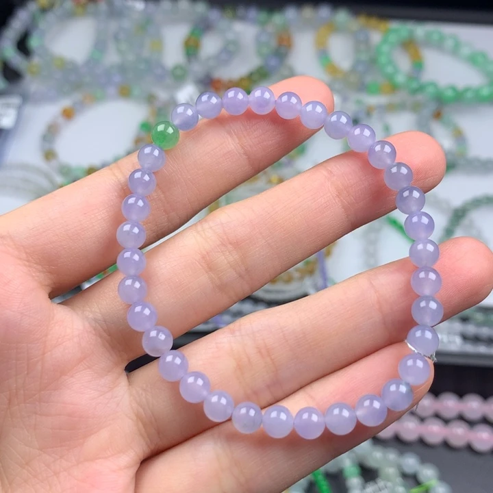 毛衣链未镶嵌翡翠是
