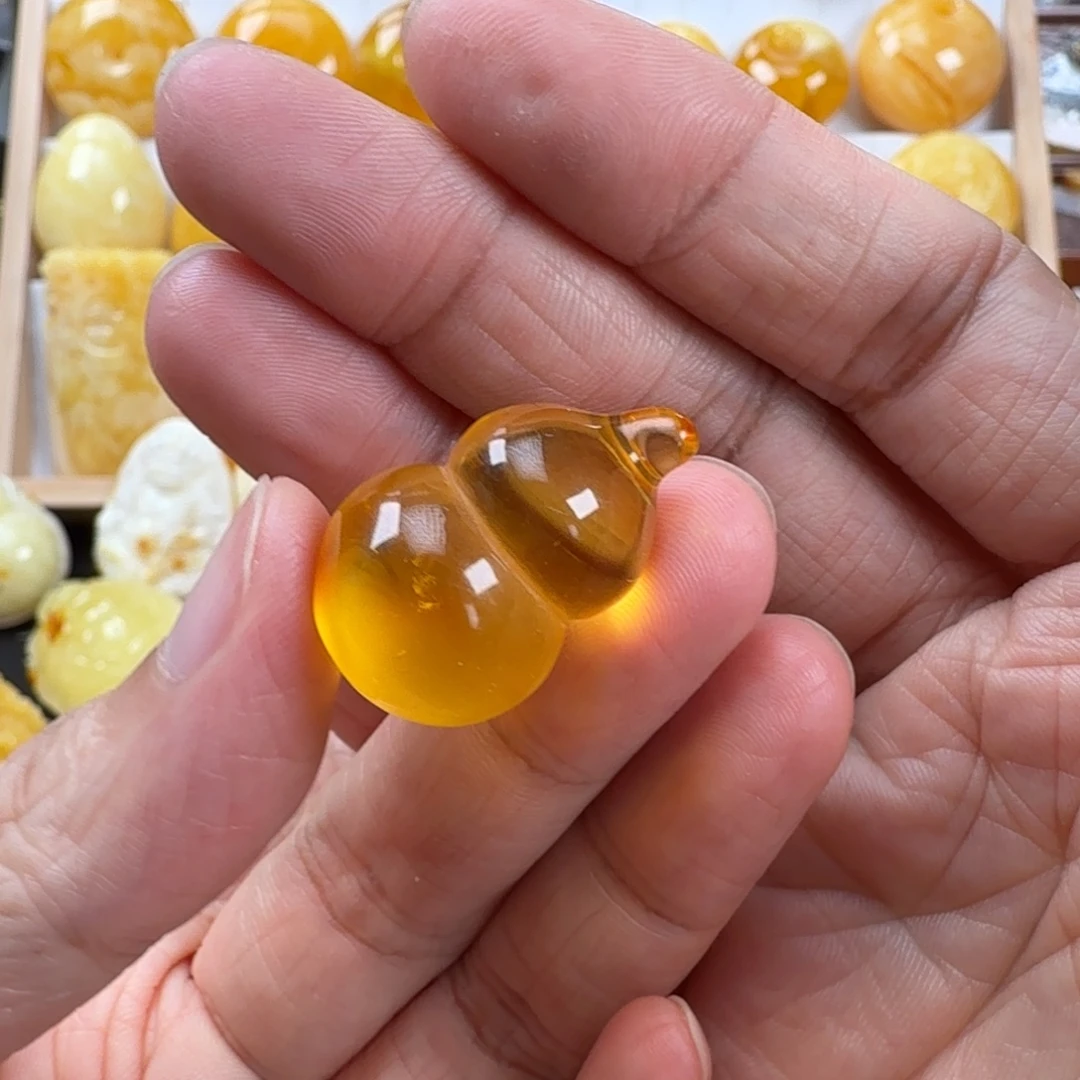 小***陈蜜蜡未镶嵌颈饰蜜蜡